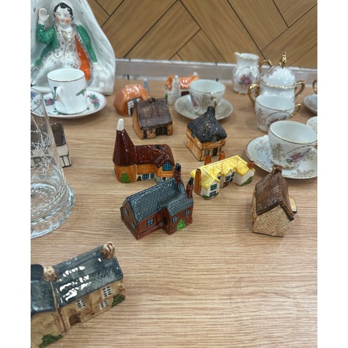 197 - Large selection of vintage miscellaneous items to include mini cottages, oriental etc