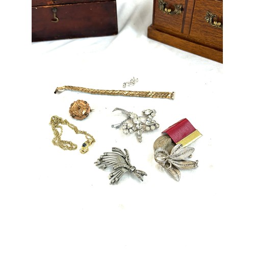 23 - Selection of jewellery boxes and a small amount of jewellery