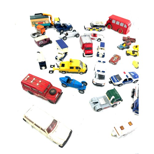 223 - Selection of vintage and later toy cars to include corgi etc