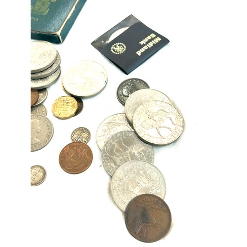 513 - Selection of vintage and later coins includes crowns etc