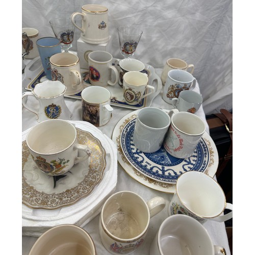 271 - Large selection of Royal coronation commemorative items to include mugs, plates, glasses etc