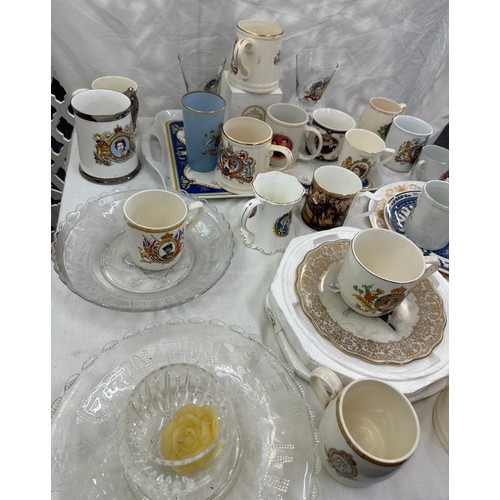 271 - Large selection of Royal coronation commemorative items to include mugs, plates, glasses etc