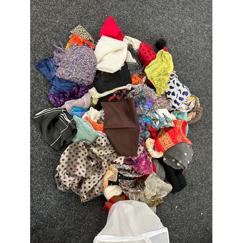 311 - Large selection of ladies vintage and later scarfs