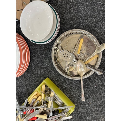 359 - Large selection of kitchenalia to include plates, cooking bowls, trays and some cutlery to include E... 