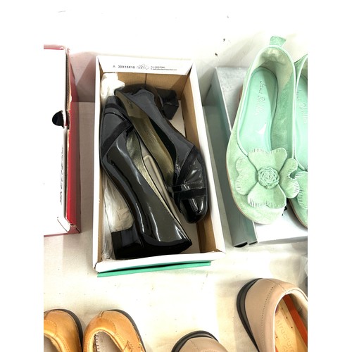 217 - Selection of ladies shoes to include brand new box Skechers etc