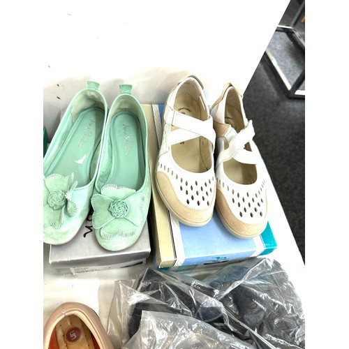 217 - Selection of ladies shoes to include brand new box Skechers etc