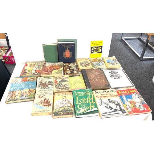 139 - Selection of vintage and later books includes Annuals, Our island story etc