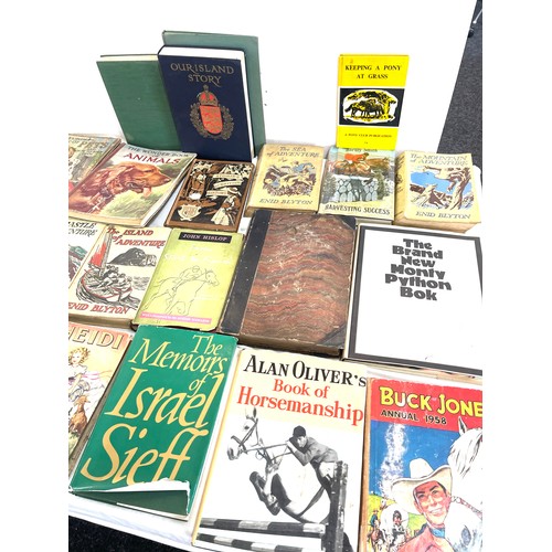 139 - Selection of vintage and later books includes Annuals, Our island story etc