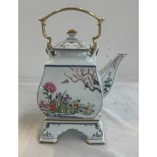 574 - Franklin mint teapot 