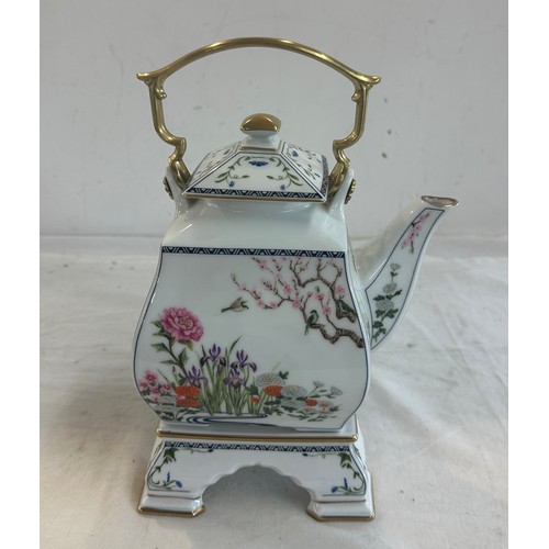 574 - Franklin mint teapot 