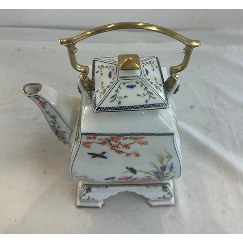 574 - Franklin mint teapot 