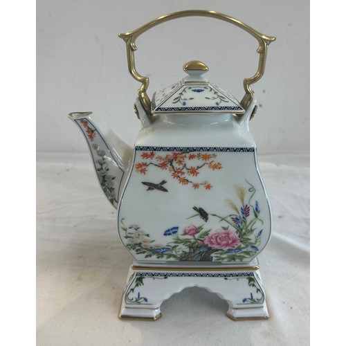 574 - Franklin mint teapot 