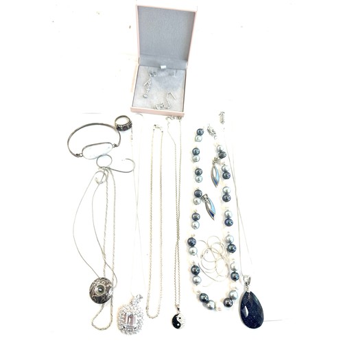 494 - Assorted silver jewellery gross weight 138grams