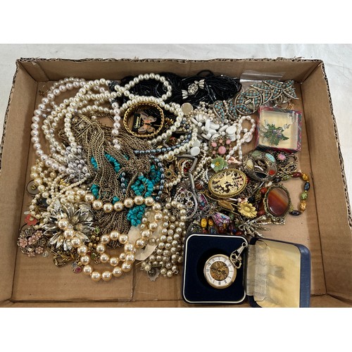 576 - Box of assorted vintage costume jewellery