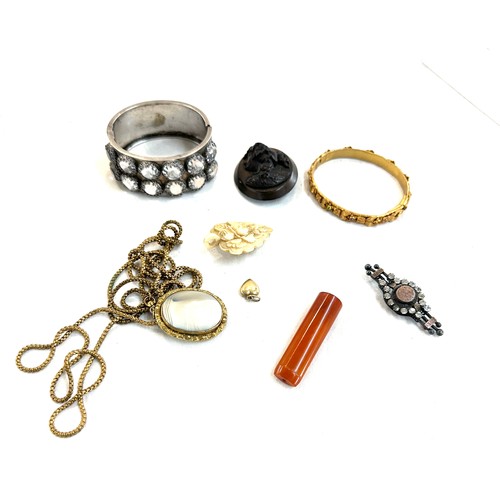 437A - Box of assorted vintage costume jewellery