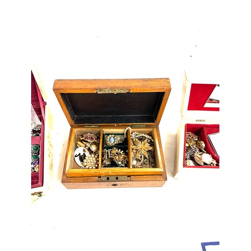 135 - Box of assorted vintage costume jewellery