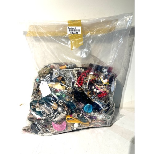 452 - 10kg UNSORTED COSTUME JEWELLERY inc. Bangles, Necklaces, Rings, Earrings.