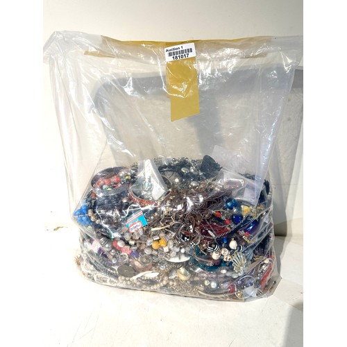 439 - 10kg UNSORTED COSTUME JEWELLERY inc. Bangles, Necklaces, Rings, Earrings.