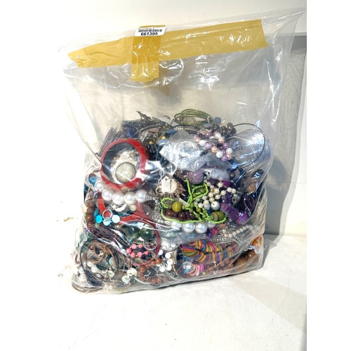 449 - 10kg UNSORTED COSTUME JEWELLERY inc. Bangles, Necklaces, Rings, Earrings.