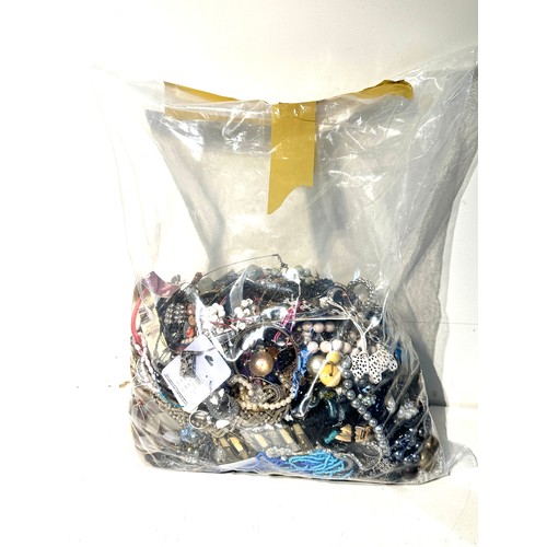 451 - 10kg UNSORTED COSTUME JEWELLERY inc. Bangles, Necklaces, Rings, Earrings.