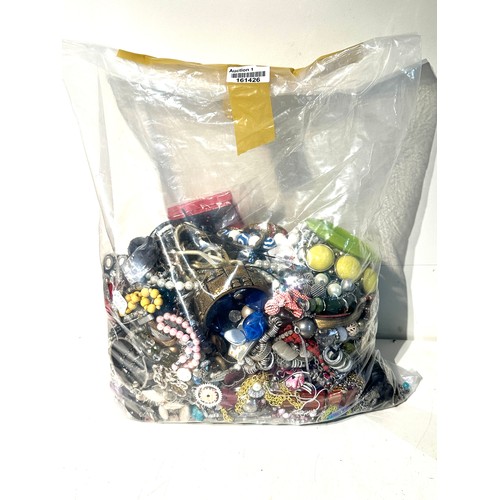 438 - 10kg UNSORTED COSTUME JEWELLERY inc. Bangles, Necklaces, Rings, Earrings.