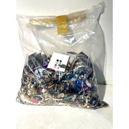 445 - 10kg UNSORTED COSTUME JEWELLERY inc. Bangles, Necklaces, Rings, Earrings.