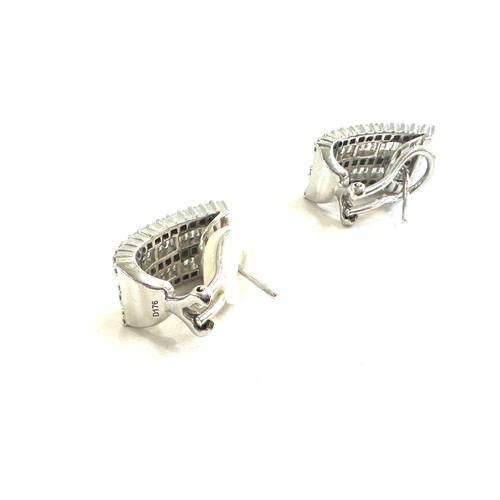 58 - Fine pair of 18ct white gold diamond earrings, earrings set with baguette and brilliant cut diamonds