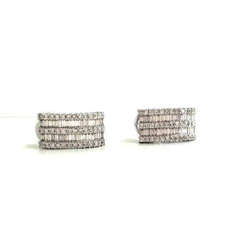 58 - Fine pair of 18ct white gold diamond earrings, earrings set with baguette and brilliant cut diamonds