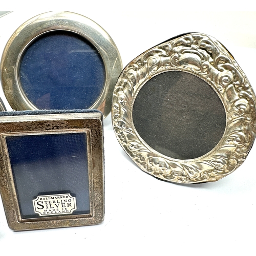 27 - 5 small silver picture frames largest measures approx 9.5cm dia