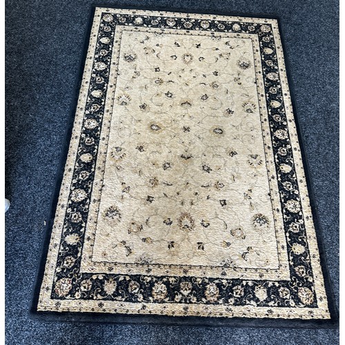 173 - Carpet 120cm by 170cm, good condition