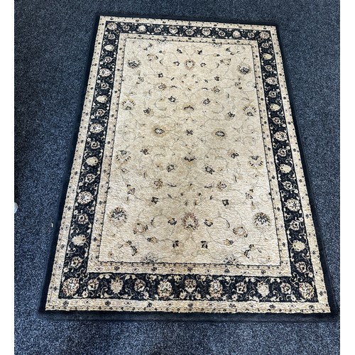 173 - Carpet 120cm by 170cm, good condition