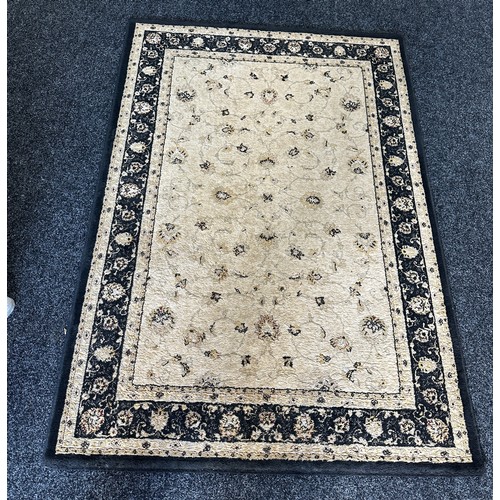 173 - Carpet 120cm by 170cm, good condition