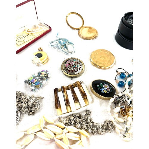 473 - Selection of collectable items includes costume jewellery, compacts etc