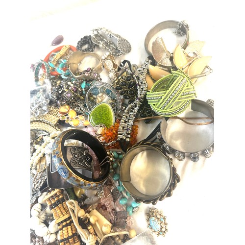 458 - Selection of vintage and later costume jewellery