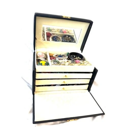 459 - Selection of costume jewellery in jewellery case to include brooches, rings, bracelets etc