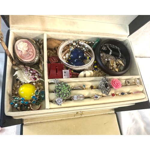 459 - Selection of costume jewellery in jewellery case to include brooches, rings, bracelets etc