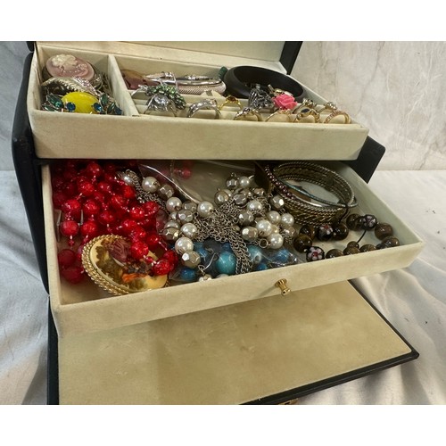 459 - Selection of costume jewellery in jewellery case to include brooches, rings, bracelets etc