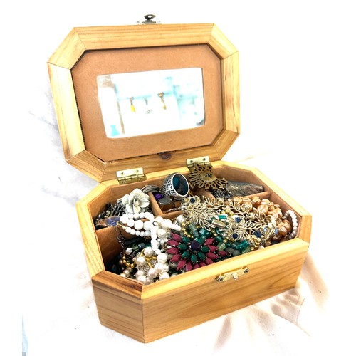 455 - Selection of costume jewellery to include necklaces, rings etc in a wooden embroidered jewellery box