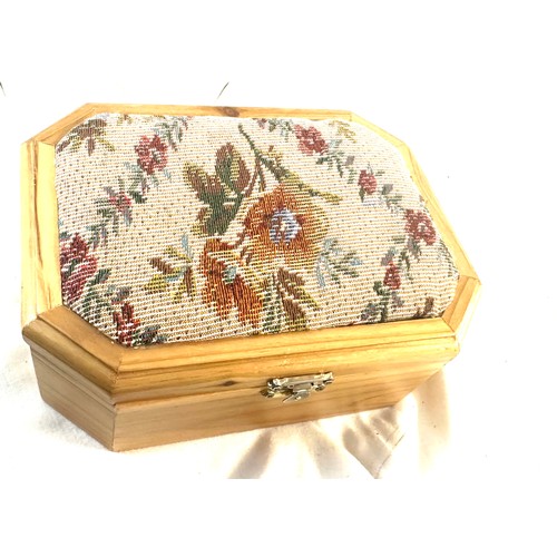 455 - Selection of costume jewellery to include necklaces, rings etc in a wooden embroidered jewellery box