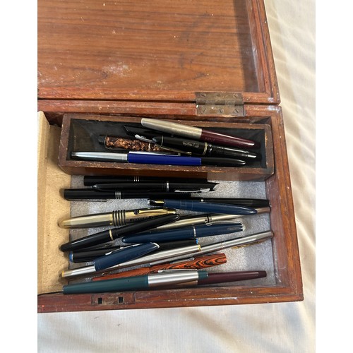 426 - Large selection of assorted fountain pens to include parker mostly spares and repairs