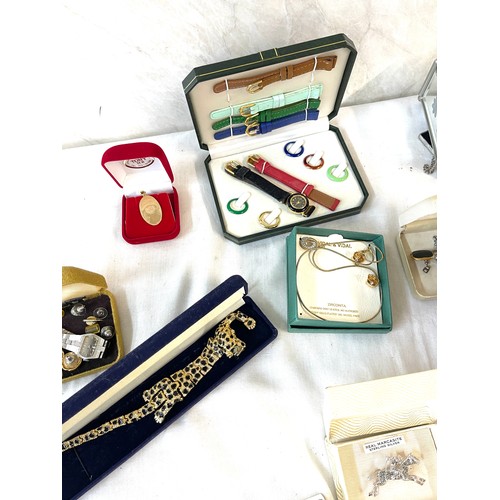 433 - Large selection of costume jewellery includes Pen and key ring set, Pearls, Watch, macasite etc