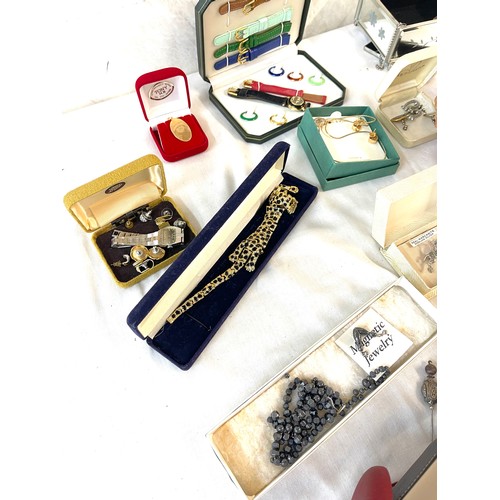 433 - Large selection of costume jewellery includes Pen and key ring set, Pearls, Watch, macasite etc