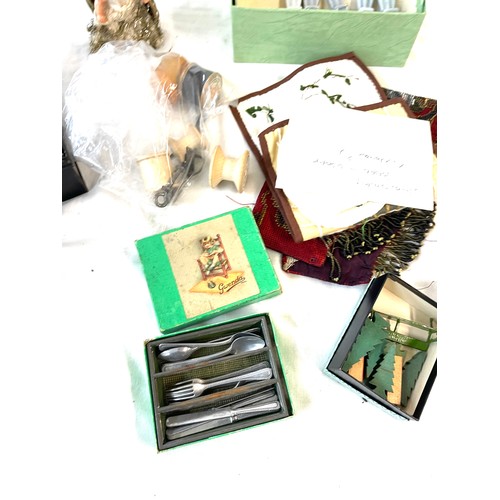 431 - Selection of collectable items includes miniature sewing machine etc