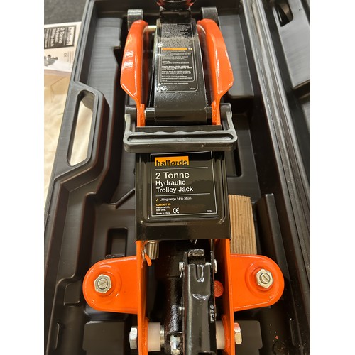 78 - Cased 2 tonne Halfords hydraulic trolley jack