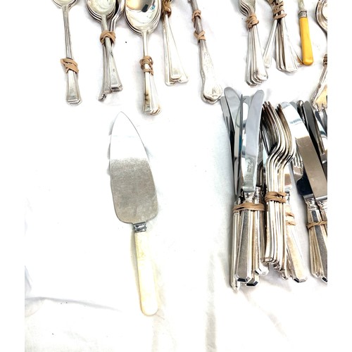 89 - Selection of cutlery to include EPNS, Arthur Price, stainless steel etc