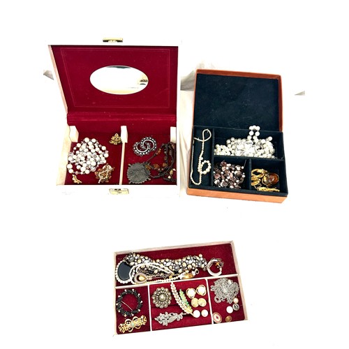 457 - Selection of costume jewellery includes brooches, necklaces etc