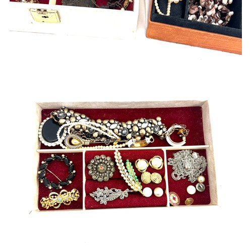 457 - Selection of costume jewellery includes brooches, necklaces etc