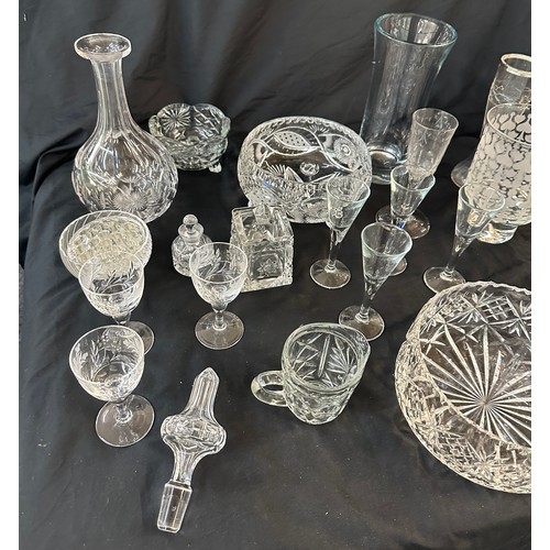 525 - Large selection of vintage and later glassware includes decanter etc