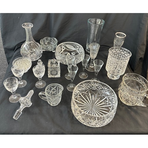 525 - Large selection of vintage and later glassware includes decanter etc