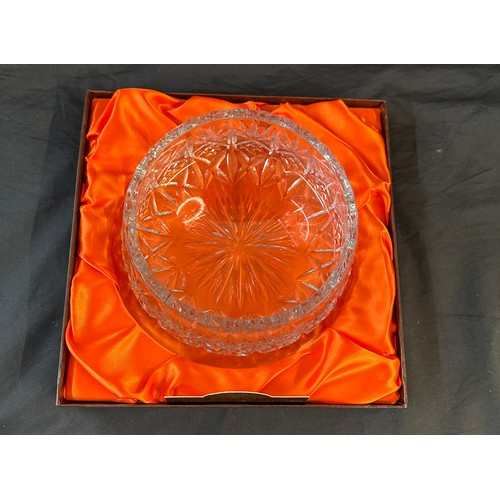 434 - Boxed Webb crystal continental fruit bowl, approximate measurements: Height 3.5 inches, Diameter 7 i... 